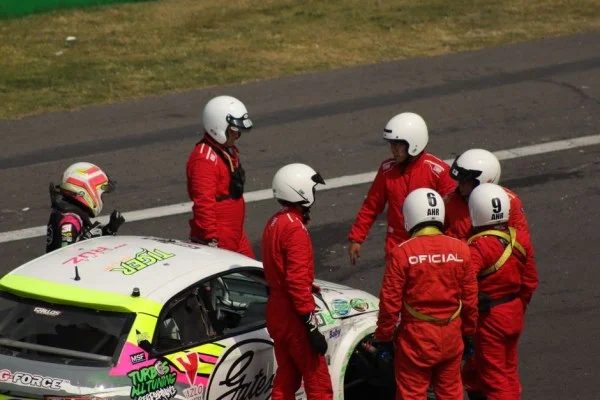 motorsport pit crew